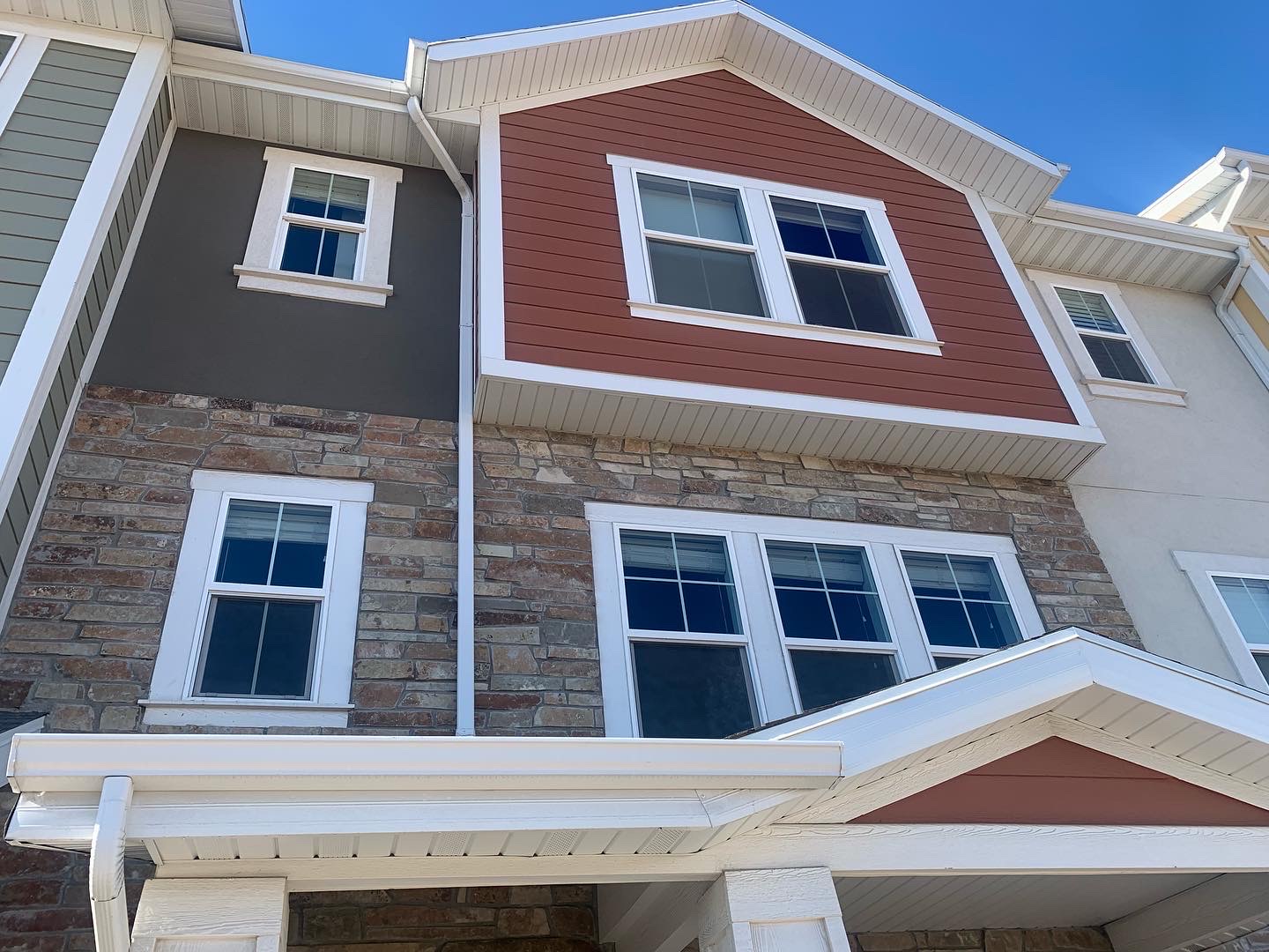 Stone home exterior window cleaning Utah